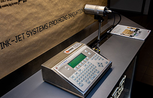 因為專注所以專業(yè) EBS-1500在線大字符噴碼機